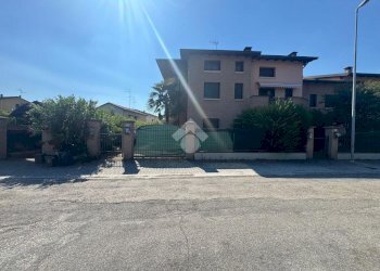 Three-room apartment Piazza Allende, Campegine - photo 2