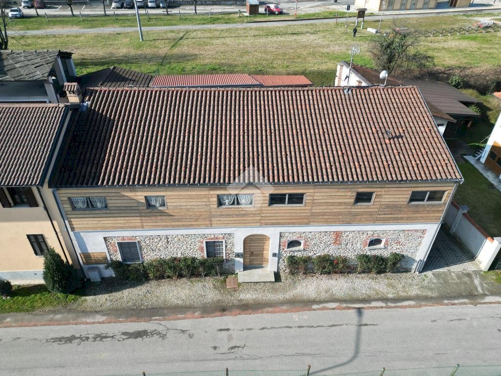 Three-room apartment Viale Rimembranza, Bagnolo Piemonte - photo 1