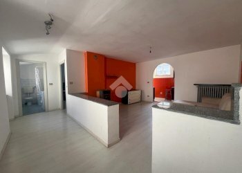 Two-room apartment Via Carle Costanzo, Barge - photo 4