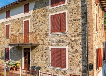 Four-room apartment Via Valtermina, Traversetolo - photo 1