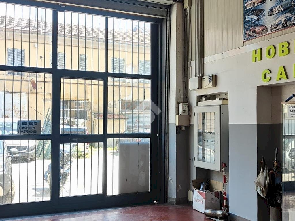 Warehouse Via faliero vezzani, Genova (neighborhood Certosa) - photo 2