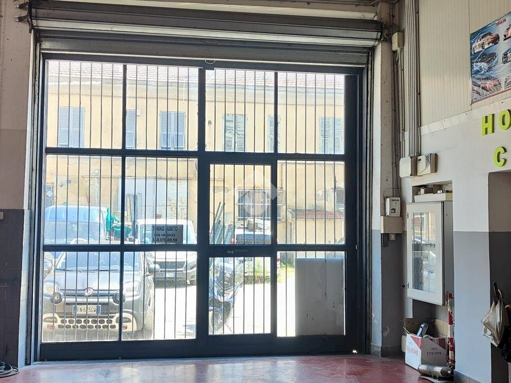 Warehouse Via faliero vezzani, Genova (neighborhood Certosa) - photo 3