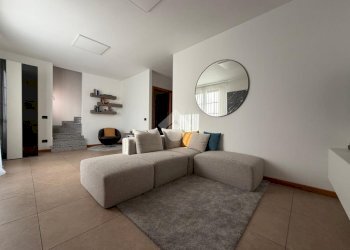 Terraced Villa Via Sant'Antonio, Pessano con Bornago - photo 2
