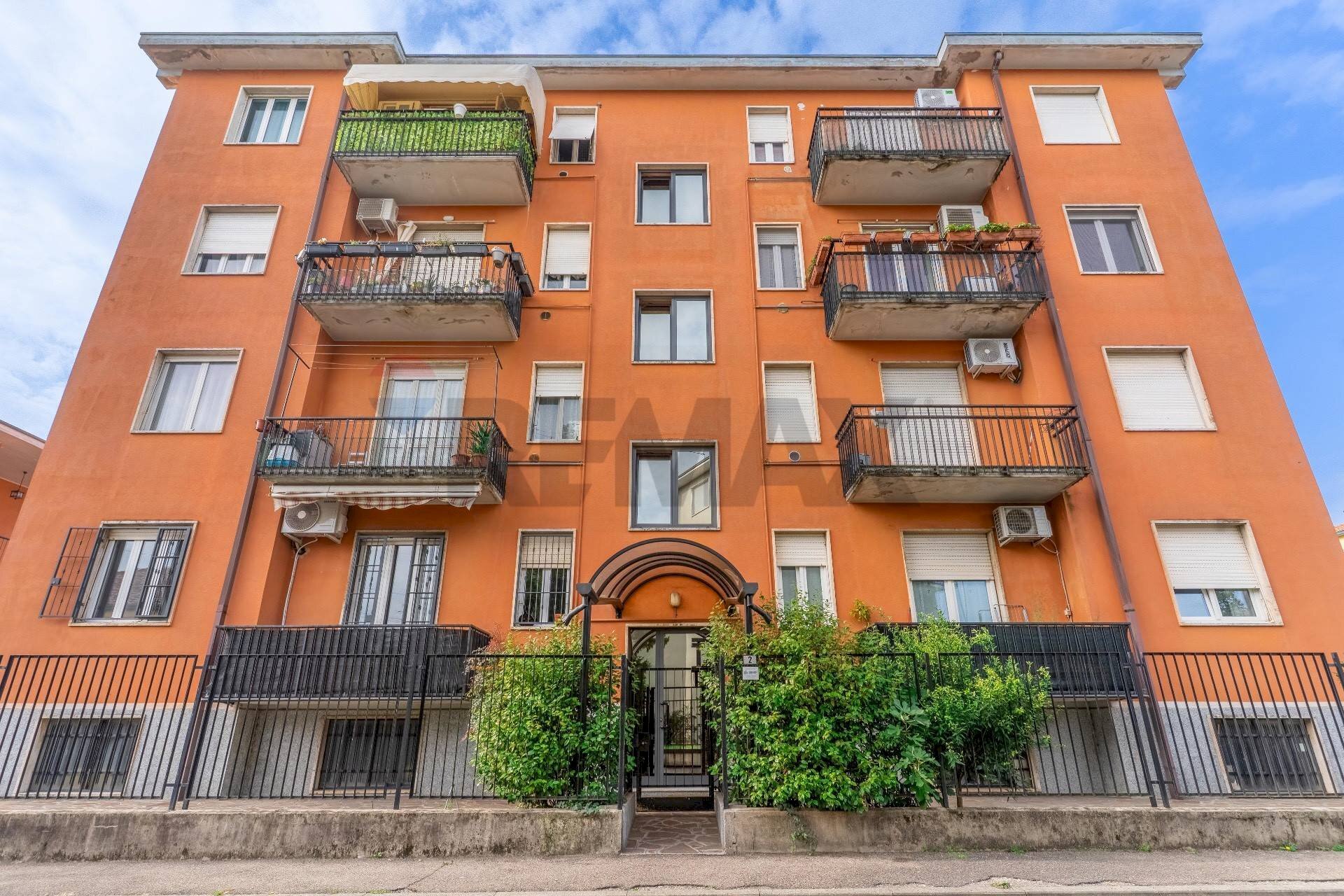 Edificio all\'aperto - Trilocale via San Carlo
2, Vanzago - foto 2
