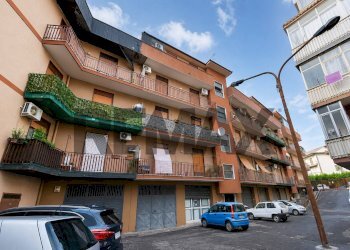 Edificio all\'aperto - Four-room apartment Via Vittorio Emanuele
 
328, Aci Catena - photo 1