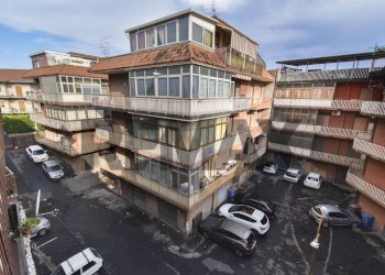 Edificio all\'aperto - Four-room apartment Via Vittorio Emanuele
 
328, Aci Catena - photo 24