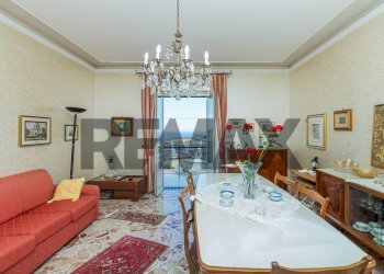 Sala da pranzo - Quadrilocale Via Vincenzo Bellini
 
43, Acireale - foto 19