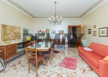Sala da pranzo - Quadrilocale Via Vincenzo Bellini
 
43, Acireale - foto 20