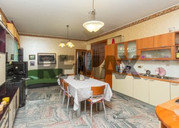 Sala da pranzo - Quadrilocale Via Vincenzo Bellini
 
43, Acireale - foto 37