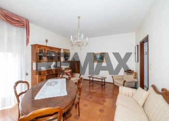 Sala da pranzo - Appartamento via del risorgimento
 
15, Motta Sant'Anastasia - foto 1