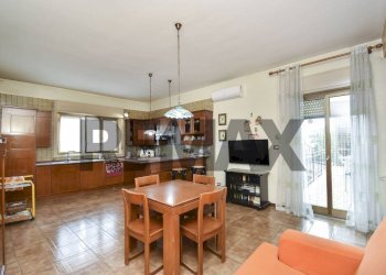 Sala da pranzo - Four-room apartment Via XIX Traversa
 
147, Belpasso - photo 1