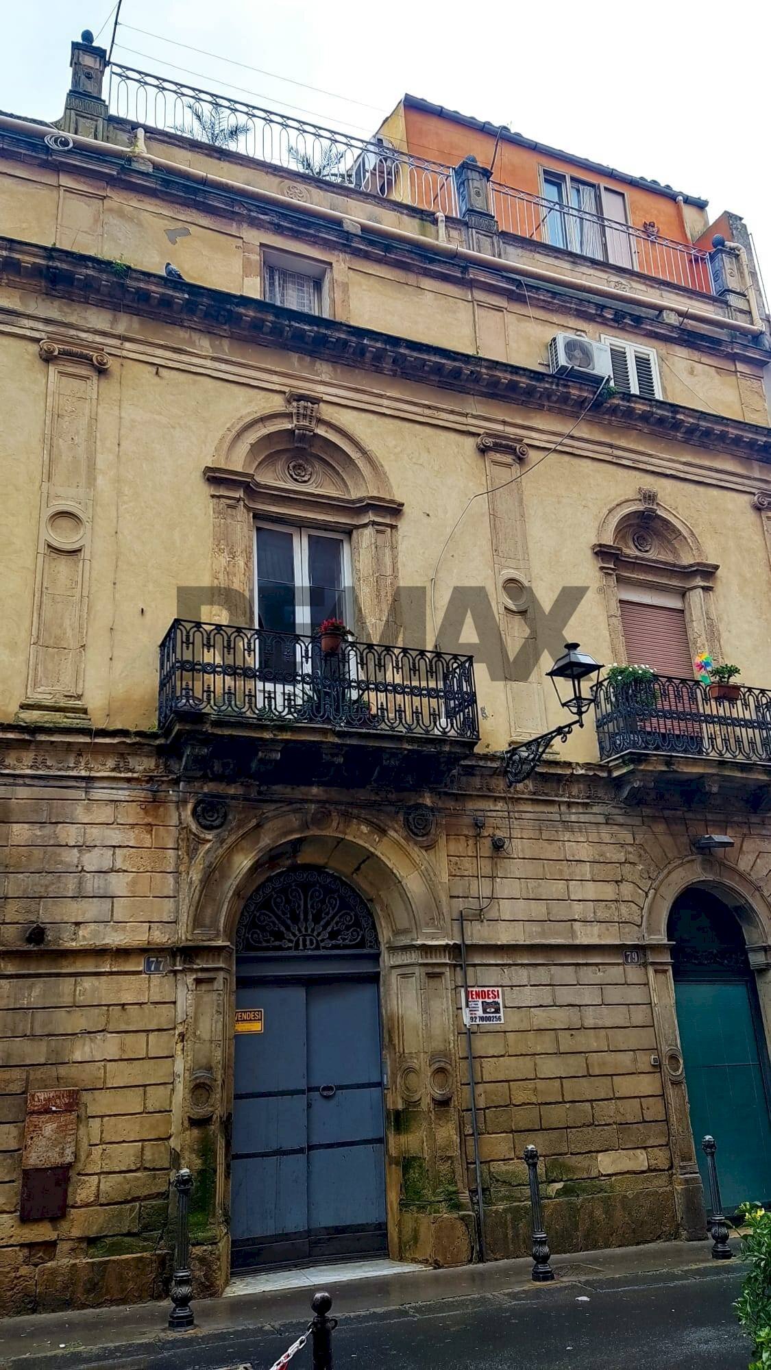 Edificio all\'aperto - Three-room apartment Corso vittorio Emanuele
 
77, Caltagirone - photo 1