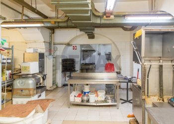 Dispensa di stoccaggio - Bar Tavola Calda - Fredda Viale Vittorio Veneto
35, Catania - foto 13