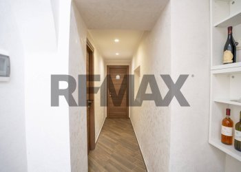 Hall / corridoio - Casa indipendente Via madonna delle grazie
 
41, Aci Sant'Antonio - foto 4
