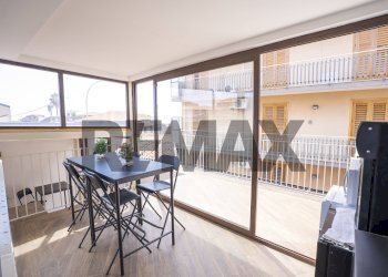 Sala da pranzo - Casa indipendente Via madonna delle grazie
 
41, Aci Sant'Antonio - foto 25
