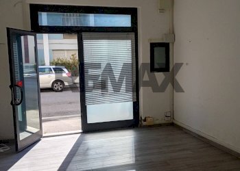 vista da dentro - Commercial Premises Via Domenico Bartoloni
 
54, Empoli - photo 9