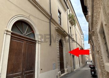 Edificio all\'aperto - Three-room apartment Via delle Grazie
20, L'Aquila - photo 1