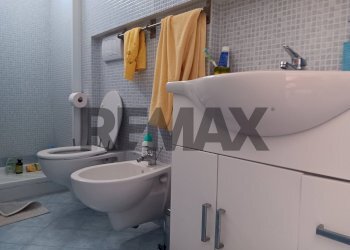 Bagno - Trilocale Via San Giacomo Dei Capri
 
snc, Napoli - foto 12