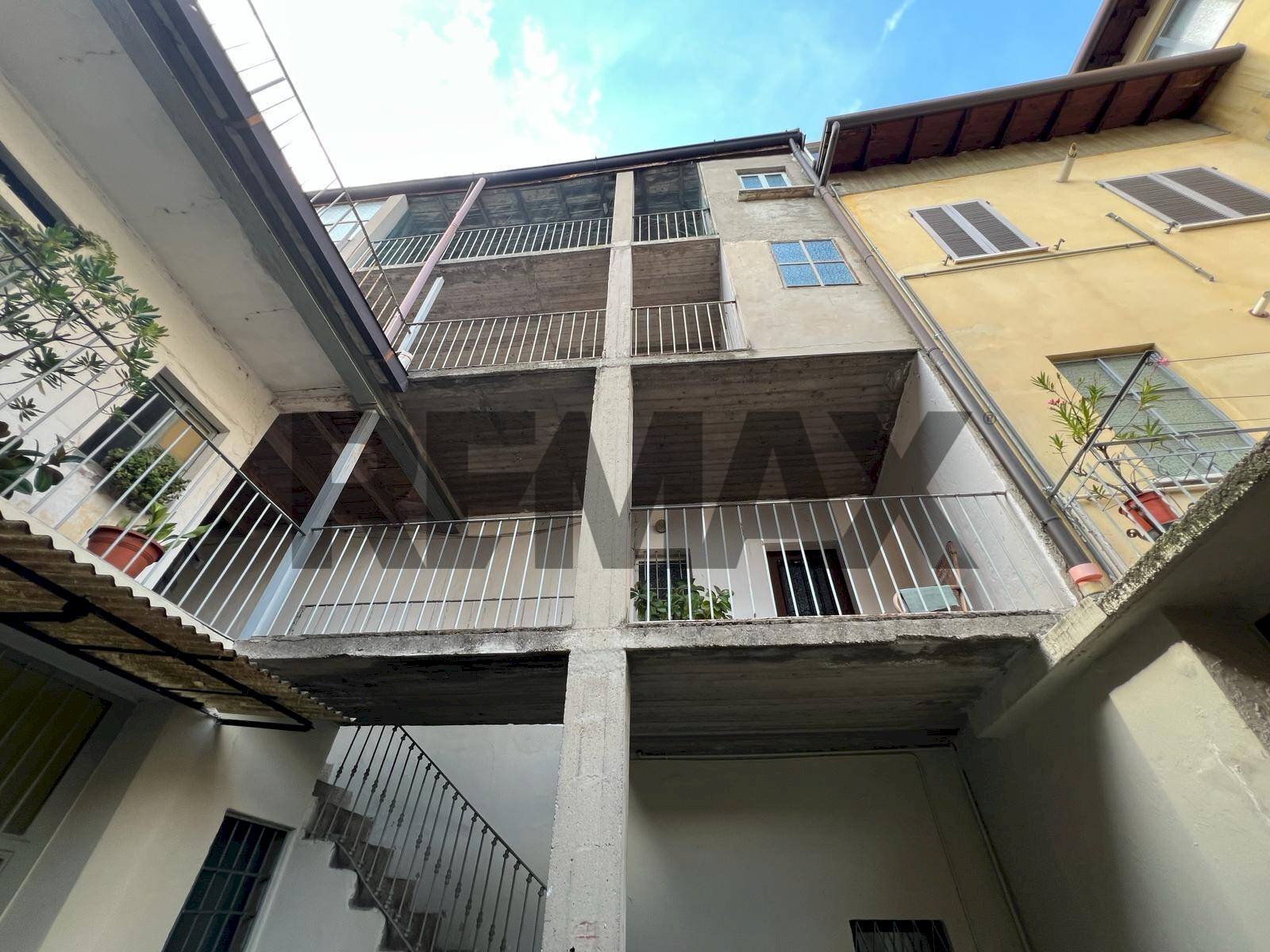 Edificio all\'aperto - Apartment Via Indipendenza
 
2, Brembate di Sopra - photo 1