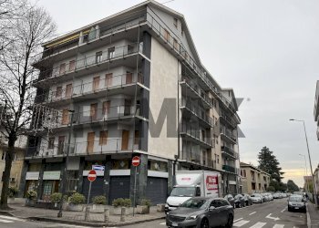 Edificio all\'aperto - Trilocale via garibaldi
 
3, Dalmine - foto 10