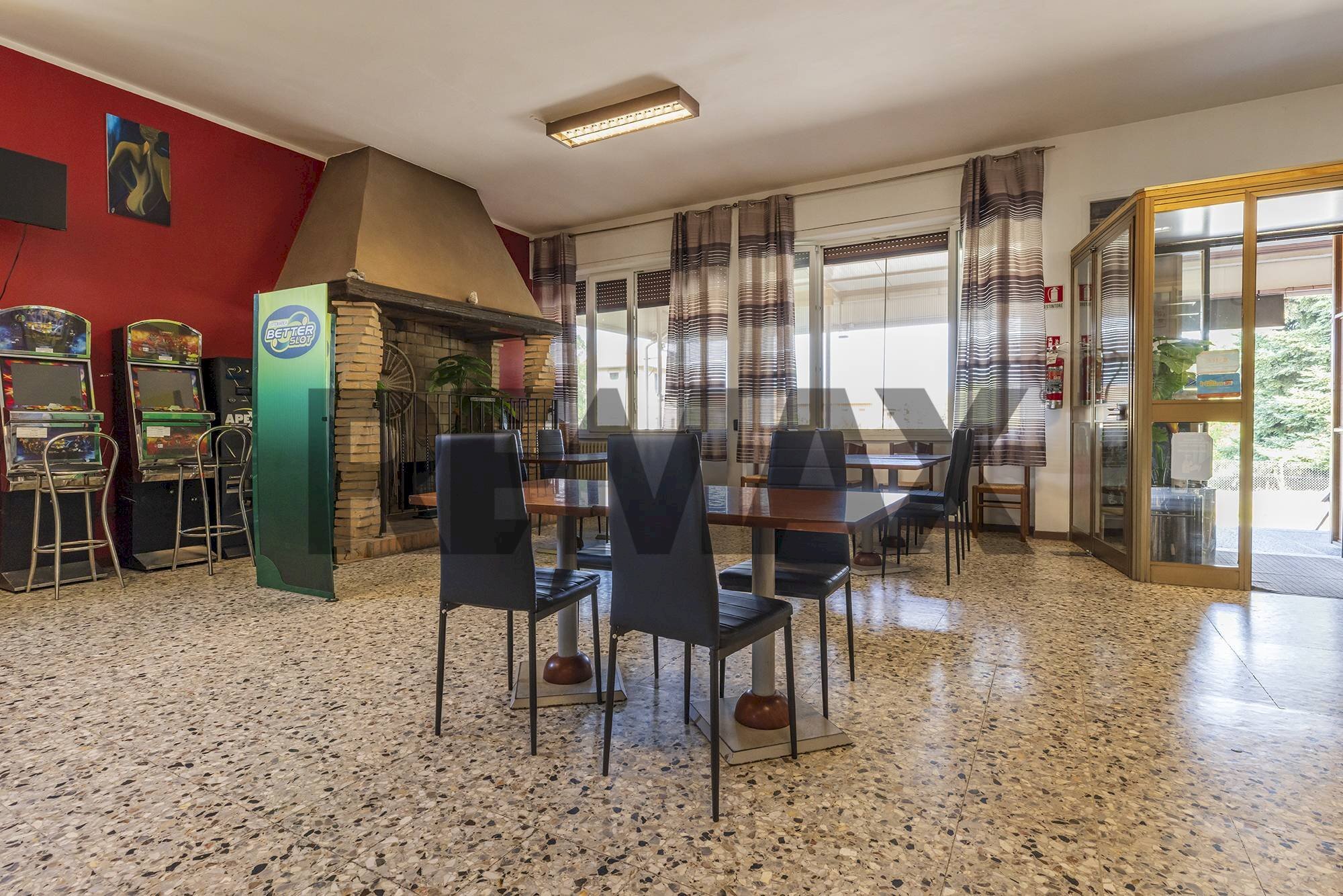 Sala da pranzo - Commercial Activity Via Maddalena
 
14, Somma Lombardo - photo 3