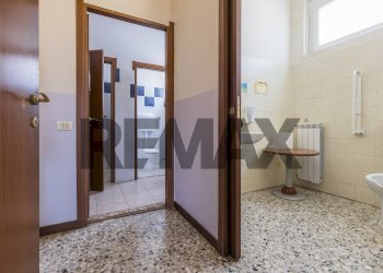 Bagno - Commercial Activity Via Maddalena
14, Somma Lombardo - photo 22
