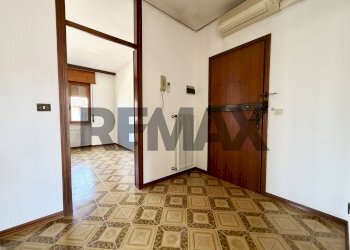 Hall / corridoio - Three-room apartment VIA PAGNACCO
 
11, Udine - photo 23