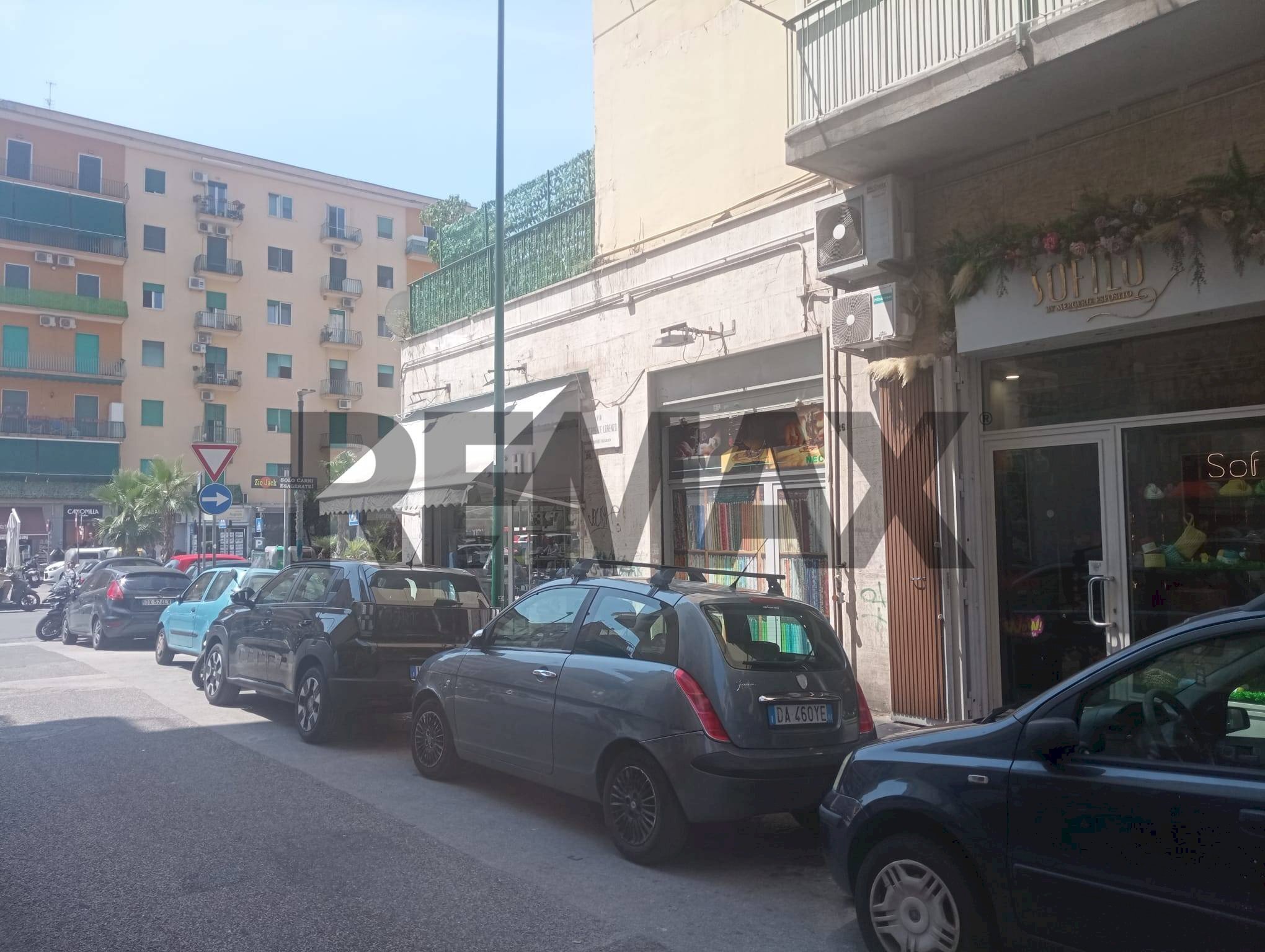 Edificio all\'aperto - Locale Commerciale Via Giuseppe De Lorenzo
 
24, Napoli - foto 1