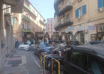 Edificio all\'aperto - Locale Commerciale Via Giuseppe De Lorenzo
 
24, Napoli - foto 3