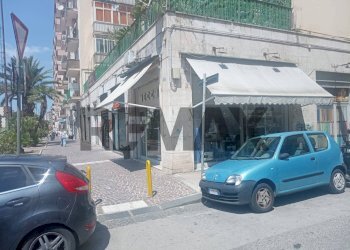 Edificio all\'aperto - Locale Commerciale Via Giuseppe De Lorenzo
 
24, Napoli - foto 5