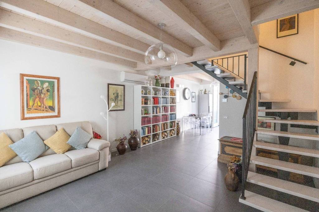 Salone - Villa a Schiera via del Faggiolo, 44, Bologna (zona Borgo Panigale) - foto 1
