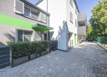 Cortile interno - Villa a Schiera via del Faggiolo, 44, Bologna (zona Borgo Panigale) - foto 34