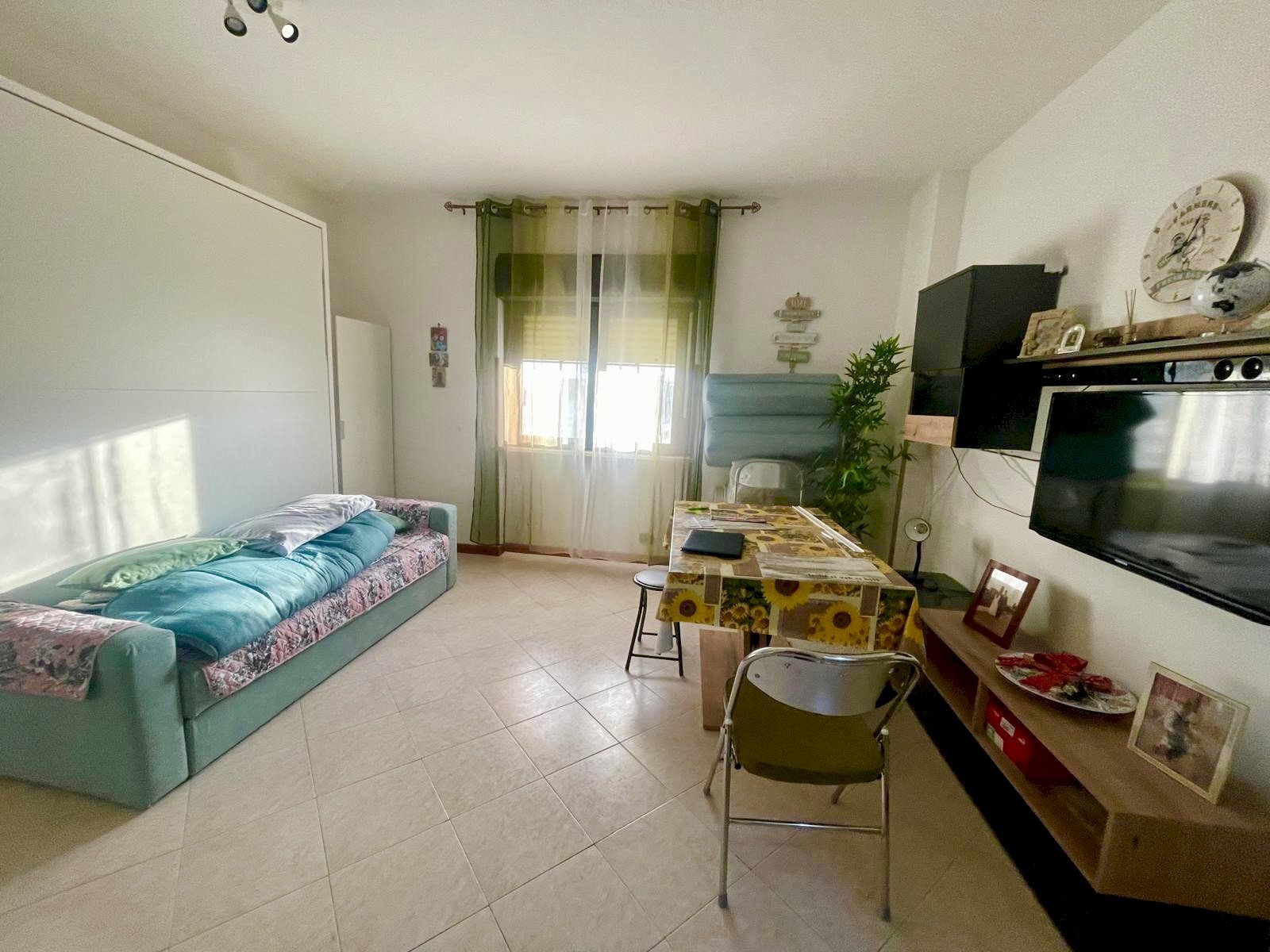 Camera / camera da letto - One-room apartment via Carlo Poma, Pomezia - photo 2