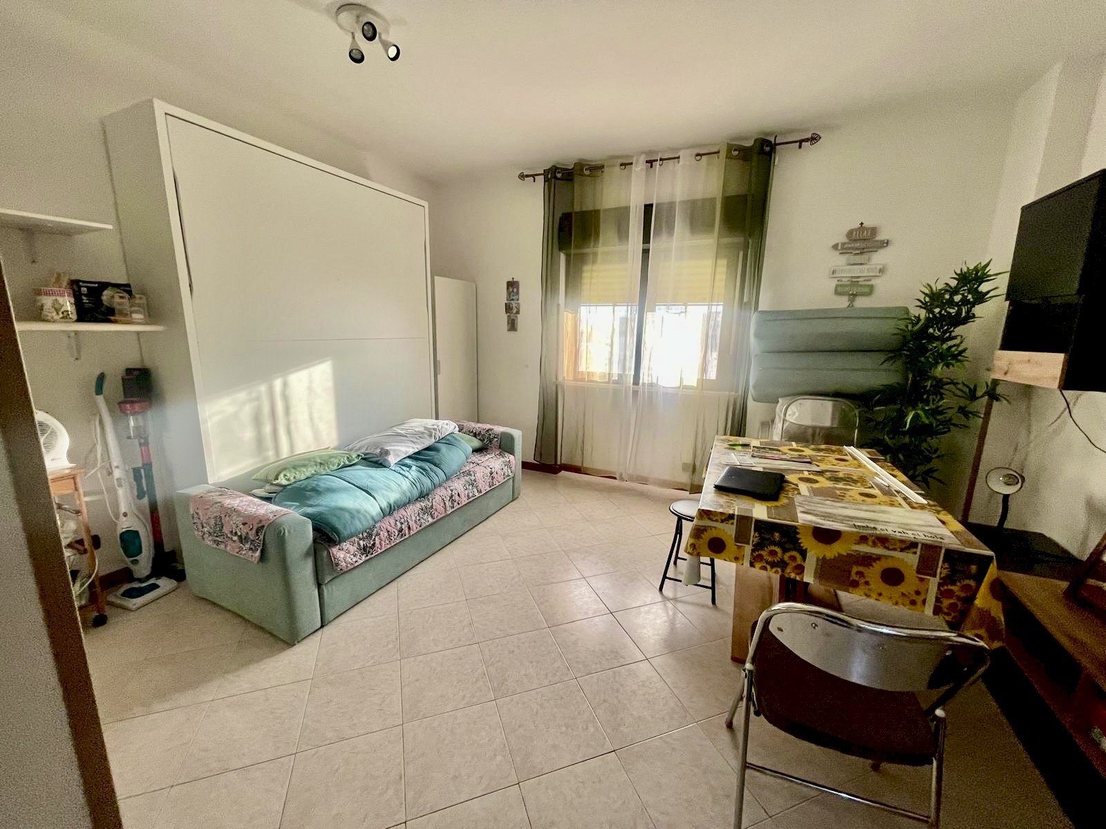 Camera / camera da letto - One-room apartment via Carlo Poma, Pomezia - photo 3