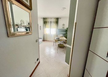 Hall / corridoio - One-room apartment via Carlo Poma, Pomezia - photo 11