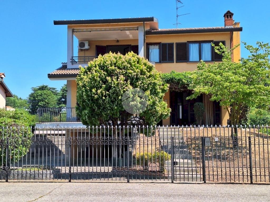 Villa Via S. Giorgio, Bernate Ticino - photo 2