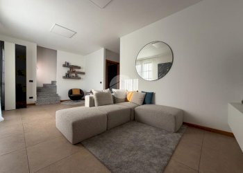 Terraced Villa Via Sant'Antonio, Pessano con Bornago - photo 1