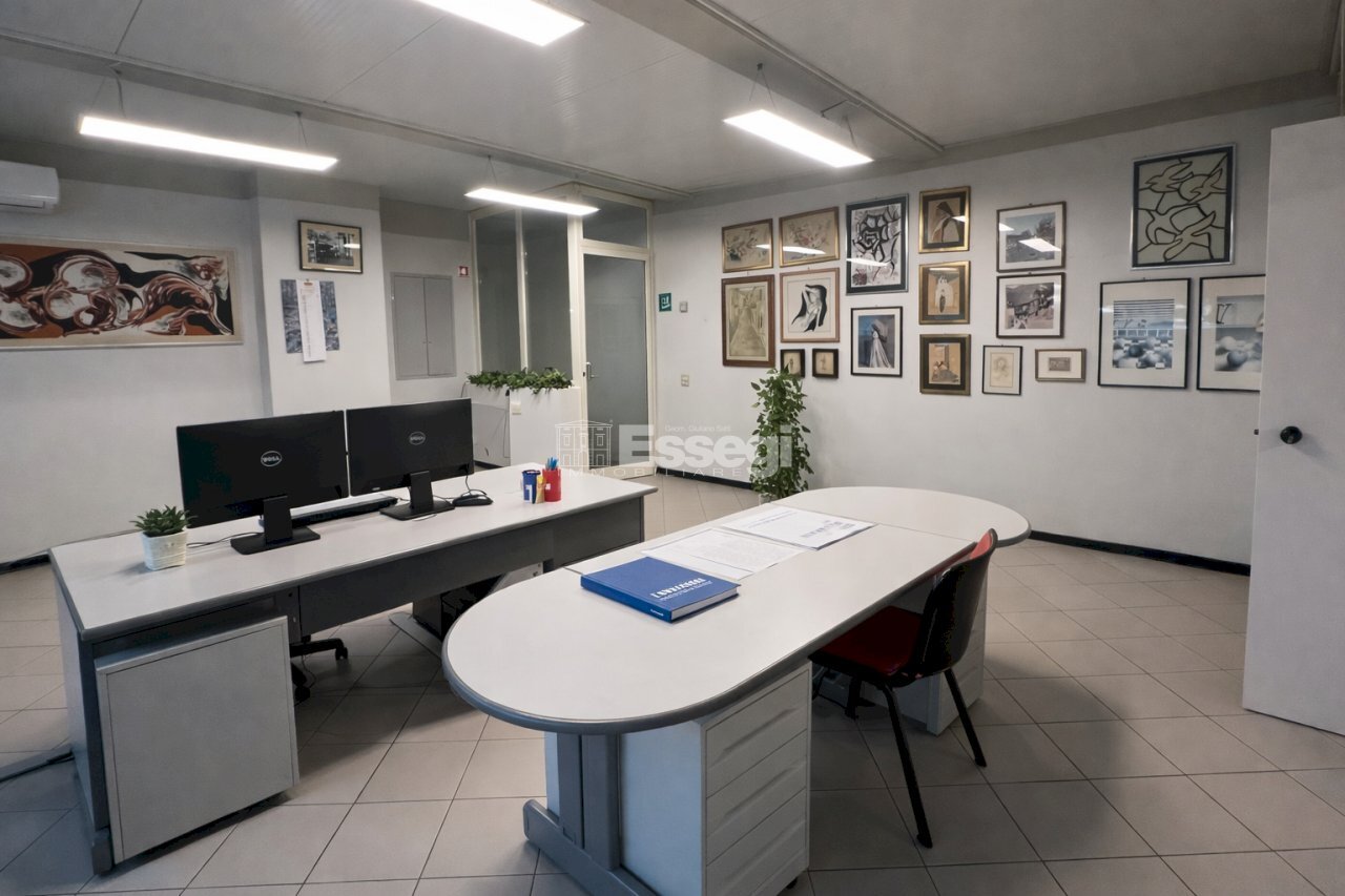 ufficio vendesi Lucca.png - Locale Commerciale Via Romana 315, Lucca - foto 1