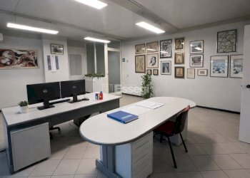 ufficio vendesi Lucca.png - Locale Commerciale Via Romana 315, Lucca - foto 1