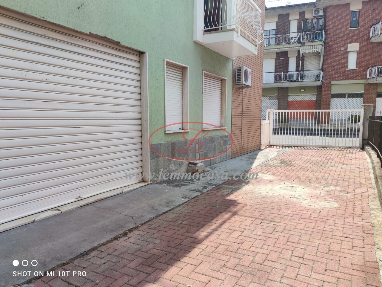 accesso carrabile da cancello su strada - Box Via Mario Capocaccia, Diano Marina - photo 2