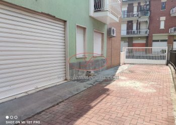 accesso carrabile da cancello su strada - Box Via Mario Capocaccia, Diano Marina - photo 2