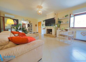 Soggiorno - Appartamento Via Don Diego Marturano 10, Taranto - foto 2