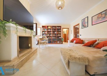 Soggiorno - Appartamento Via Don Diego Marturano 10, Taranto - foto 3