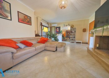 Soggiorno - Appartamento Via Don Diego Marturano 10, Taranto - foto 8