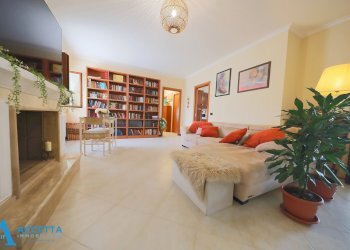 Soggiorno - Appartamento Via Don Diego Marturano 10, Taranto - foto 26