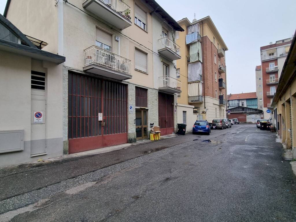 Warehouse strada Privata Murroni, Torino (neighborhood Parella) - photo 2