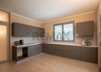 Trilocale Via Conche, 77
Sale Marasino, Sale Marasino - foto 2