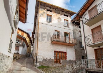 Appartamento Via Bertoletti, 8 
 Vezza d'Oglio, Vezza d'Oglio - foto 1