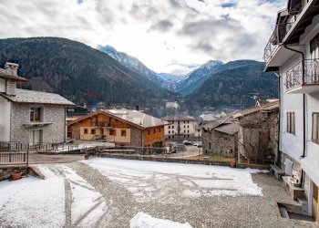 Appartamento Via Bertoletti, 8 
 Vezza d'Oglio, Vezza d'Oglio - foto 2