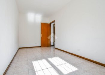 Three-room apartment Via della Chiesa, Poggio Renatico - photo 12